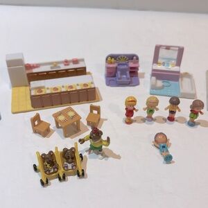 Vintage 1990s Polly Pockets Miniature Playset with Teeny‎ Weeny Bear Family